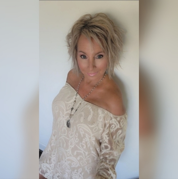 Meet your Posher, Karol - Picture 2 of 10